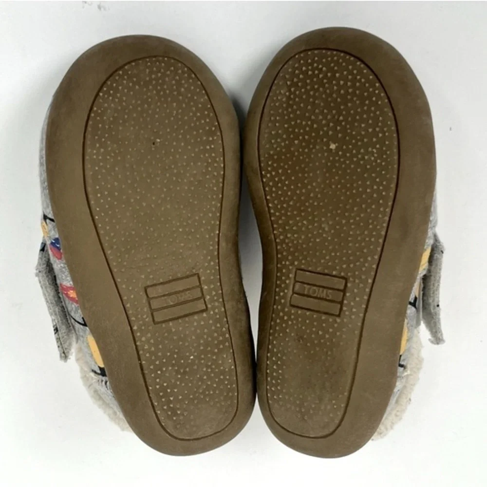 Tom’s Christmas lights print faux shearling lined hard bottom slipper shoes, 6.